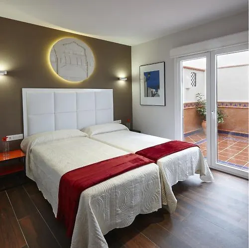 Apartamentos Caballerizas Granada Con Parking Gratuito En Pleno Centro 0*,