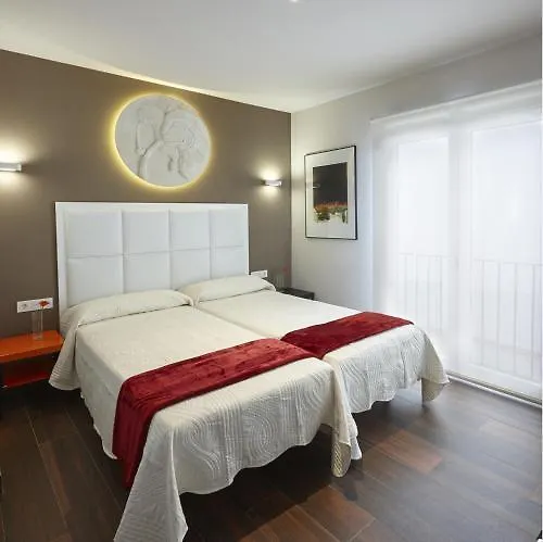Apartamentos Caballerizas Granada Con Parking Gratuito En Pleno Centro 0*,  스페인
