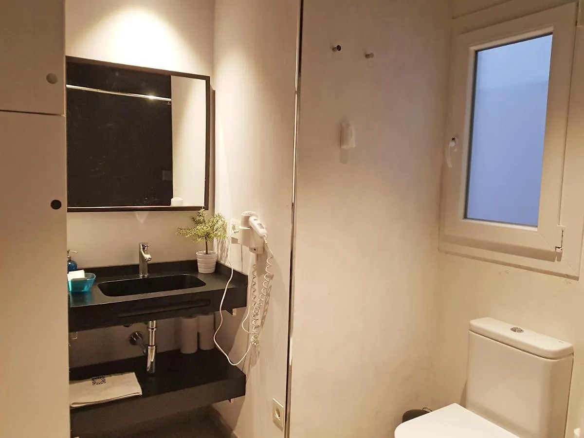 아파트 Apartamentos Caballerizas Granada Con Parking Gratuito En Pleno Centro