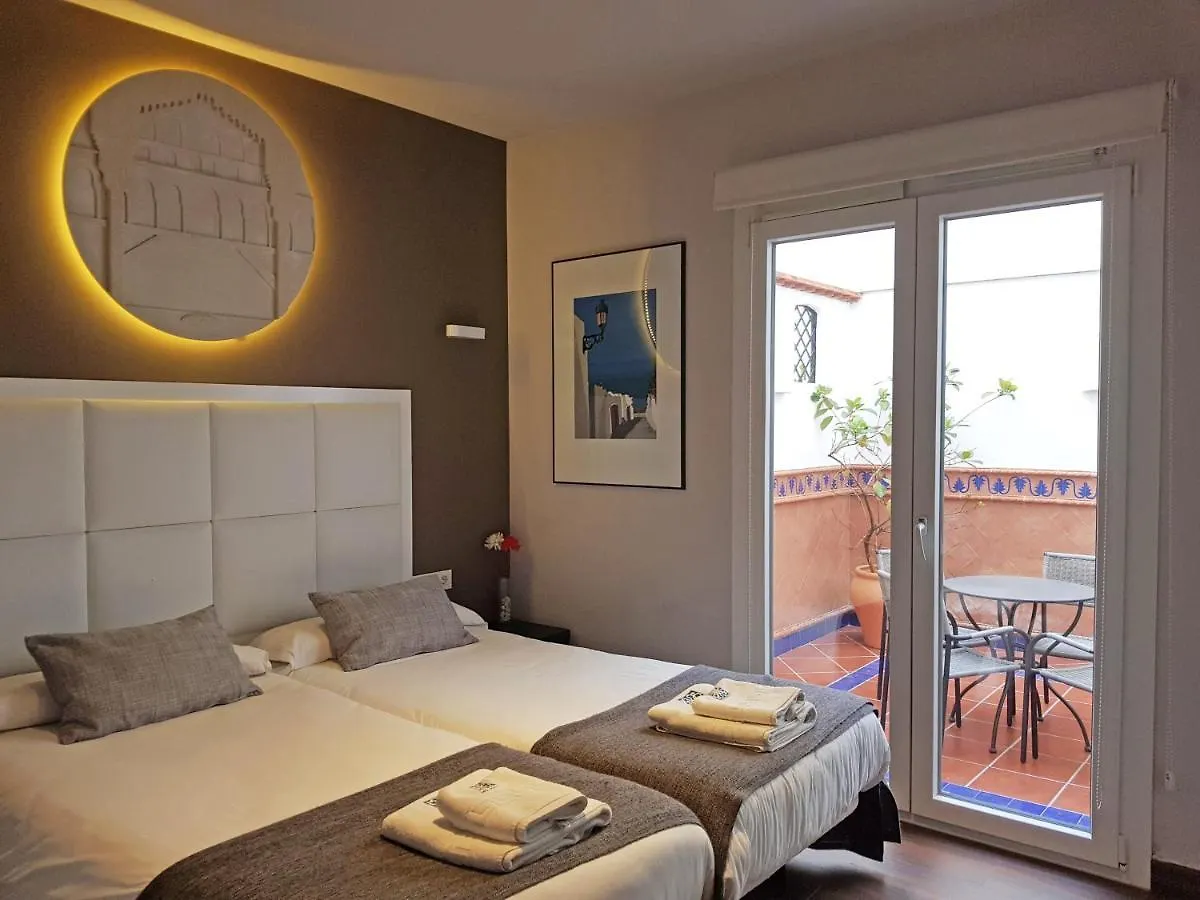 Apartamentos Caballerizas Granada Con Parking Gratuito En Pleno Centro