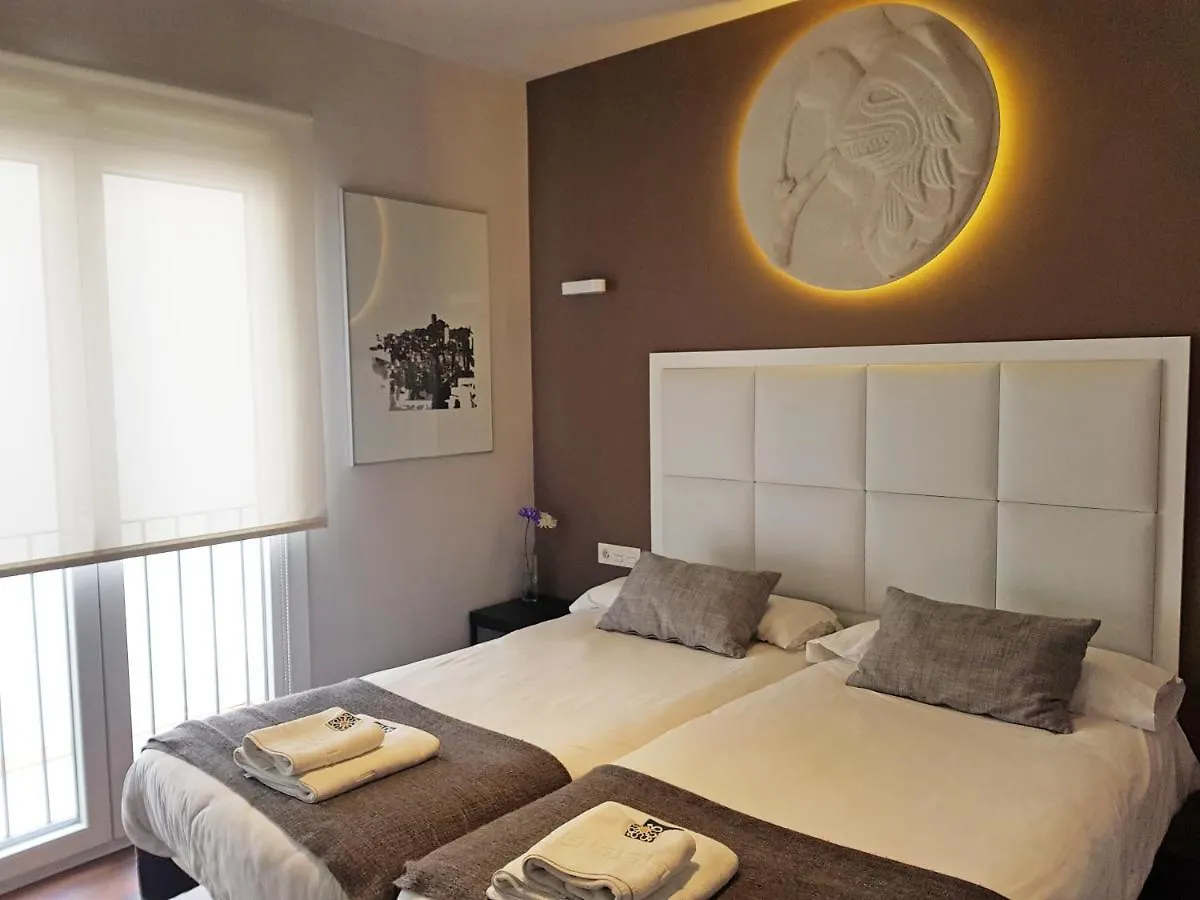 아파트 Apartamentos Caballerizas Granada Con Parking Gratuito En Pleno Centro