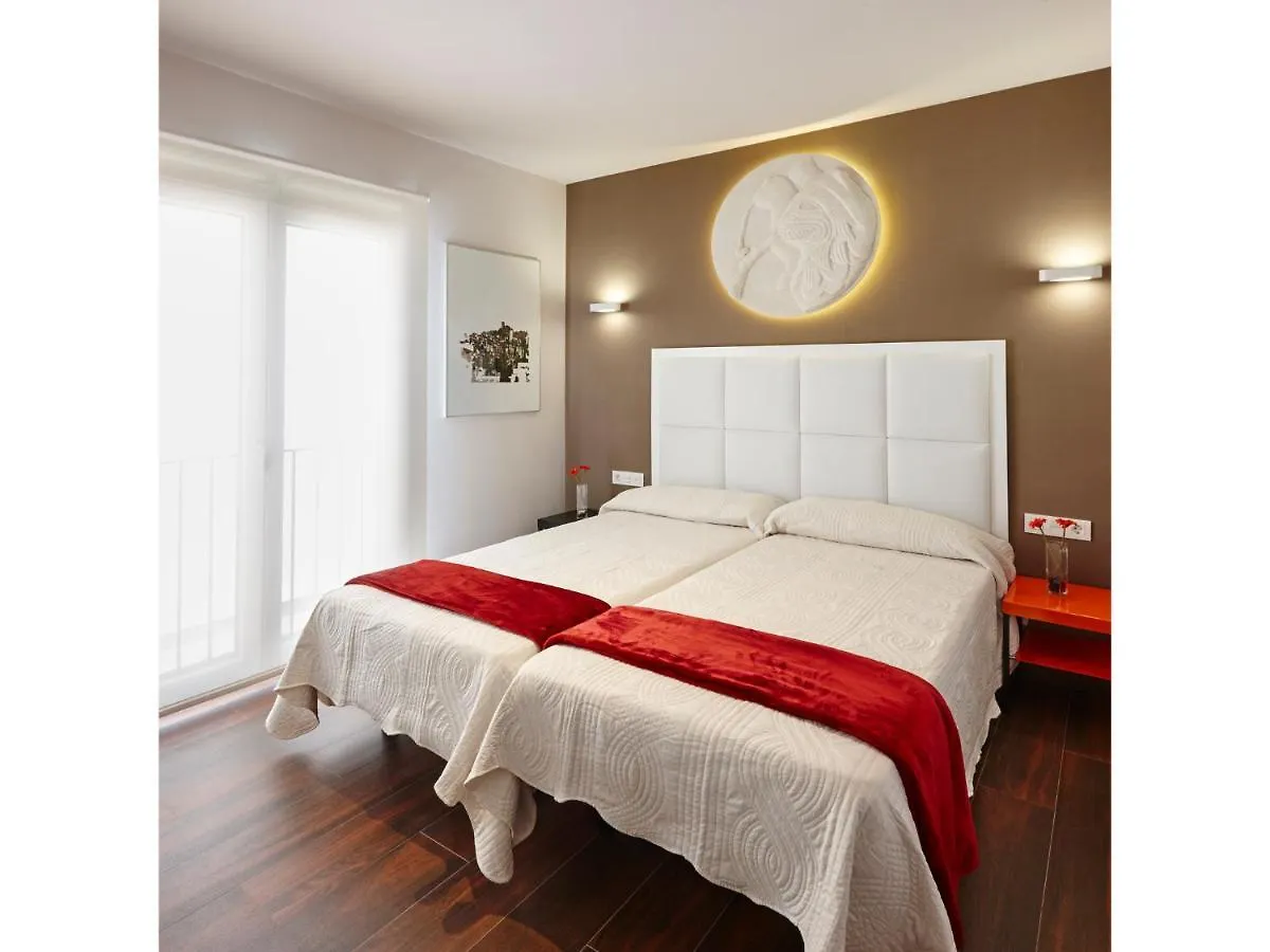 아파트 Apartamentos Caballerizas Granada Con Parking Gratuito En Pleno Centro