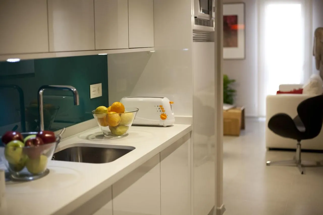 Apartamentos Caballerizas Granada Con Parking Gratuito En Pleno Centro