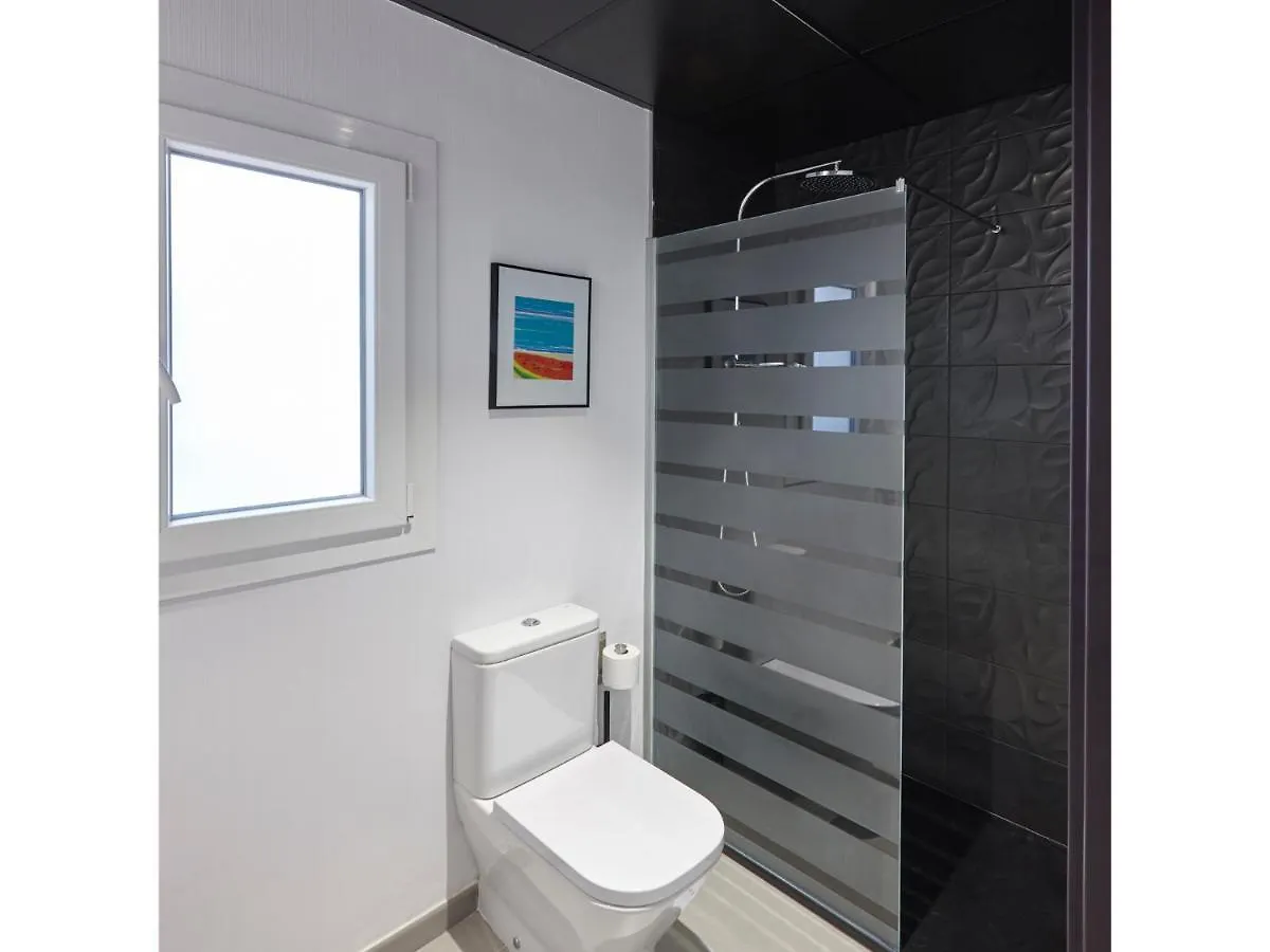 아파트 Apartamentos Caballerizas Granada Con Parking Gratuito En Pleno Centro