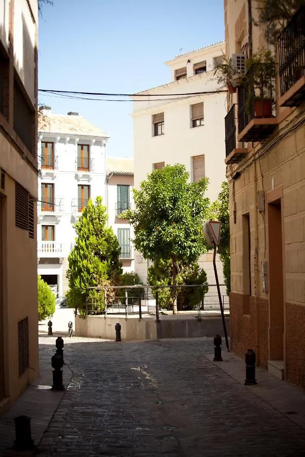 Apartamentos Caballerizas Granada Con Parking Gratuito En Pleno Centro