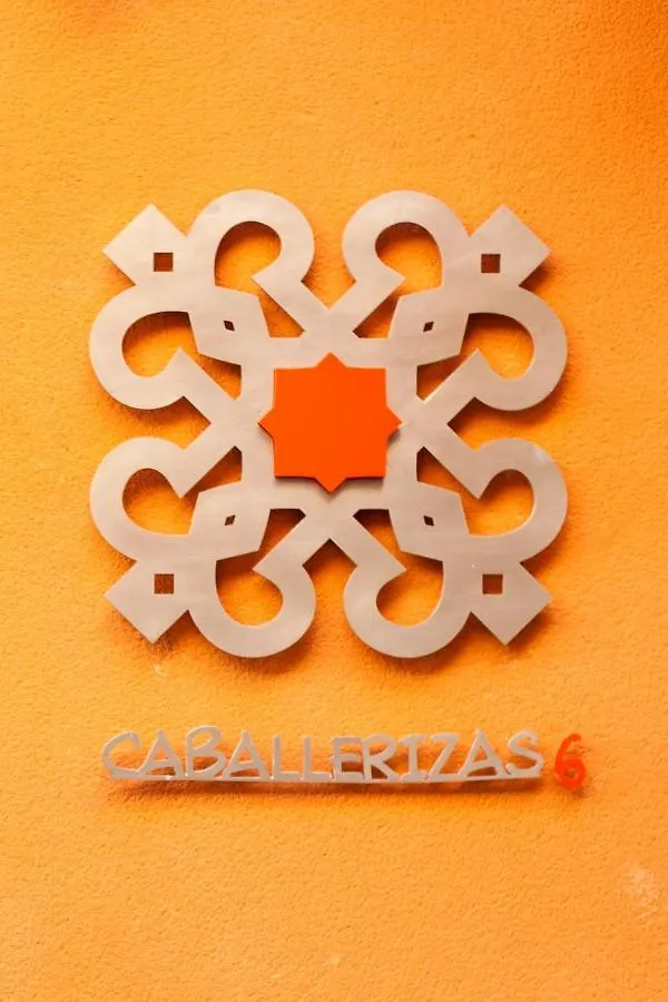 아파트 Apartamentos Caballerizas Granada Con Parking Gratuito En Pleno Centro
