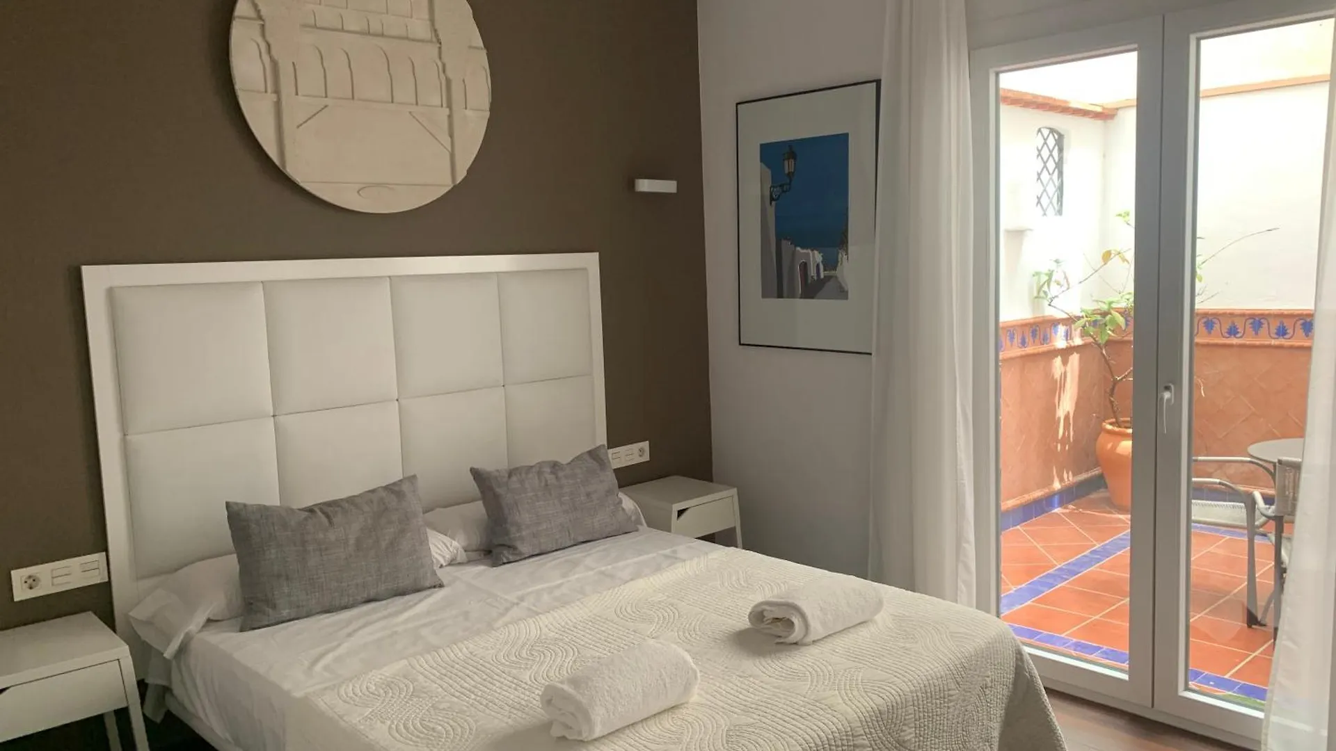 Apartamentos Caballerizas Granada Con Parking Gratuito En Pleno Centro 0*,  스페인
