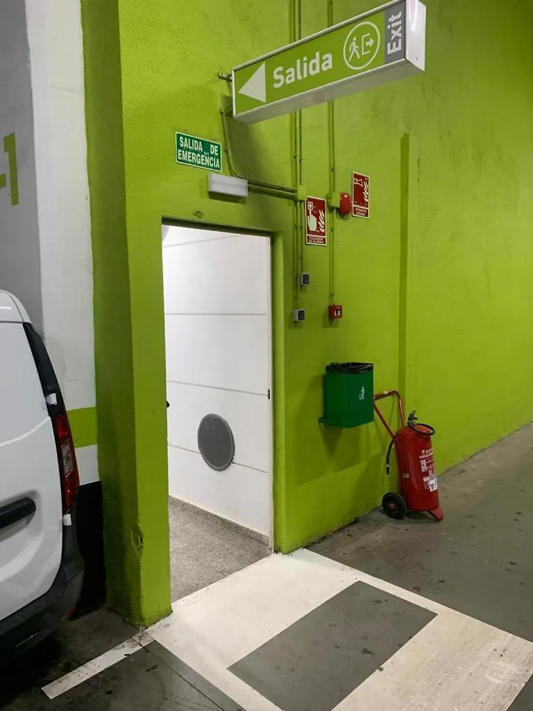 Apartamentos Caballerizas Granada Con Parking Gratuito En Pleno Centro