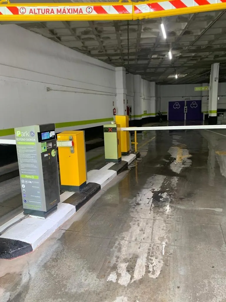 아파트 Apartamentos Caballerizas Granada Con Parking Gratuito En Pleno Centro