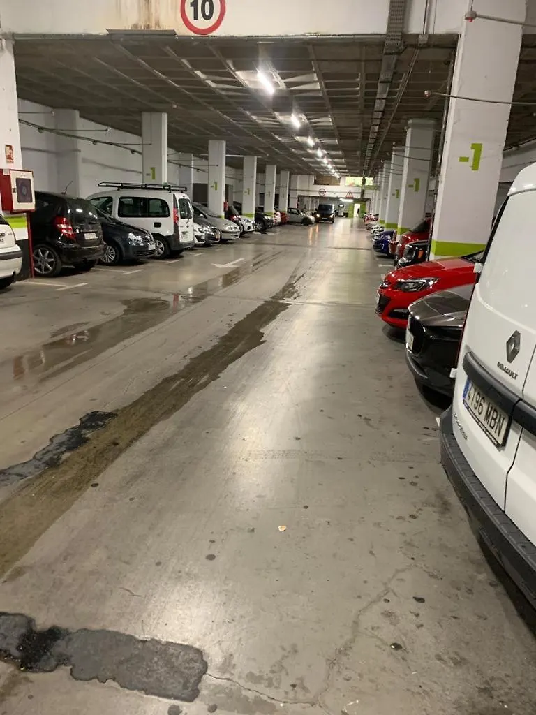 Apartamentos Caballerizas Granada Con Parking Gratuito En Pleno Centro