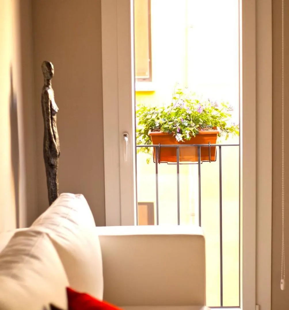 Apartamentos Caballerizas Granada Con Parking Gratuito En Pleno Centro