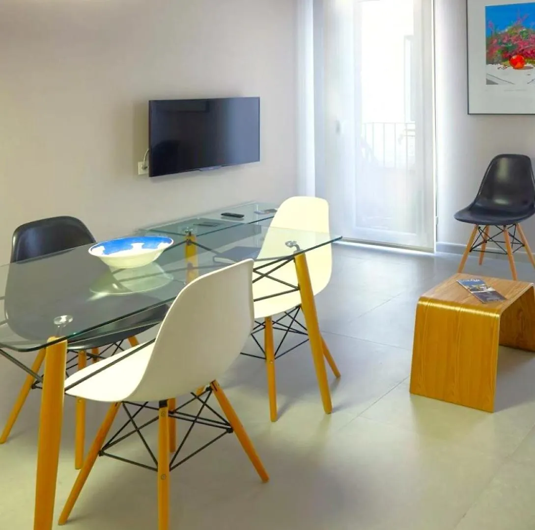 아파트 Apartamentos Caballerizas Granada Con Parking Gratuito En Pleno Centro