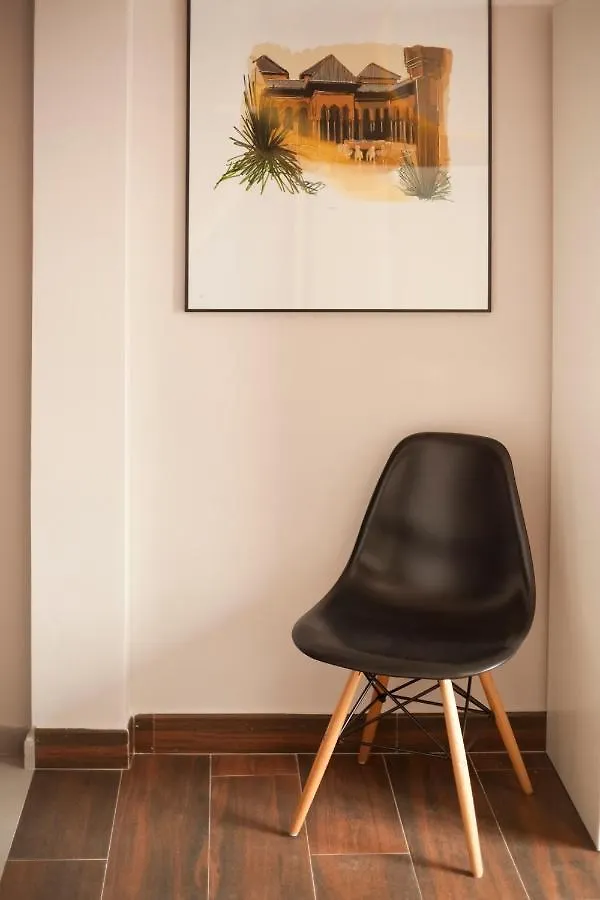 Apartamentos Caballerizas Granada Con Parking Gratuito En Pleno Centro