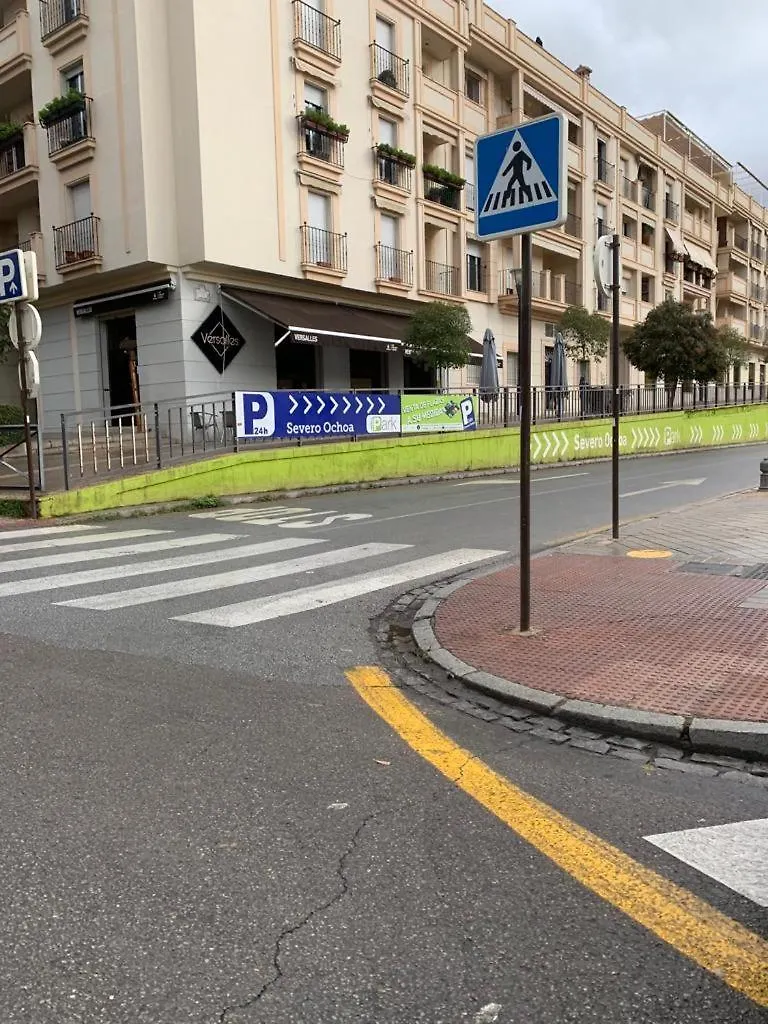 Apartamentos Caballerizas Granada Con Parking Gratuito En Pleno Centro 0*,